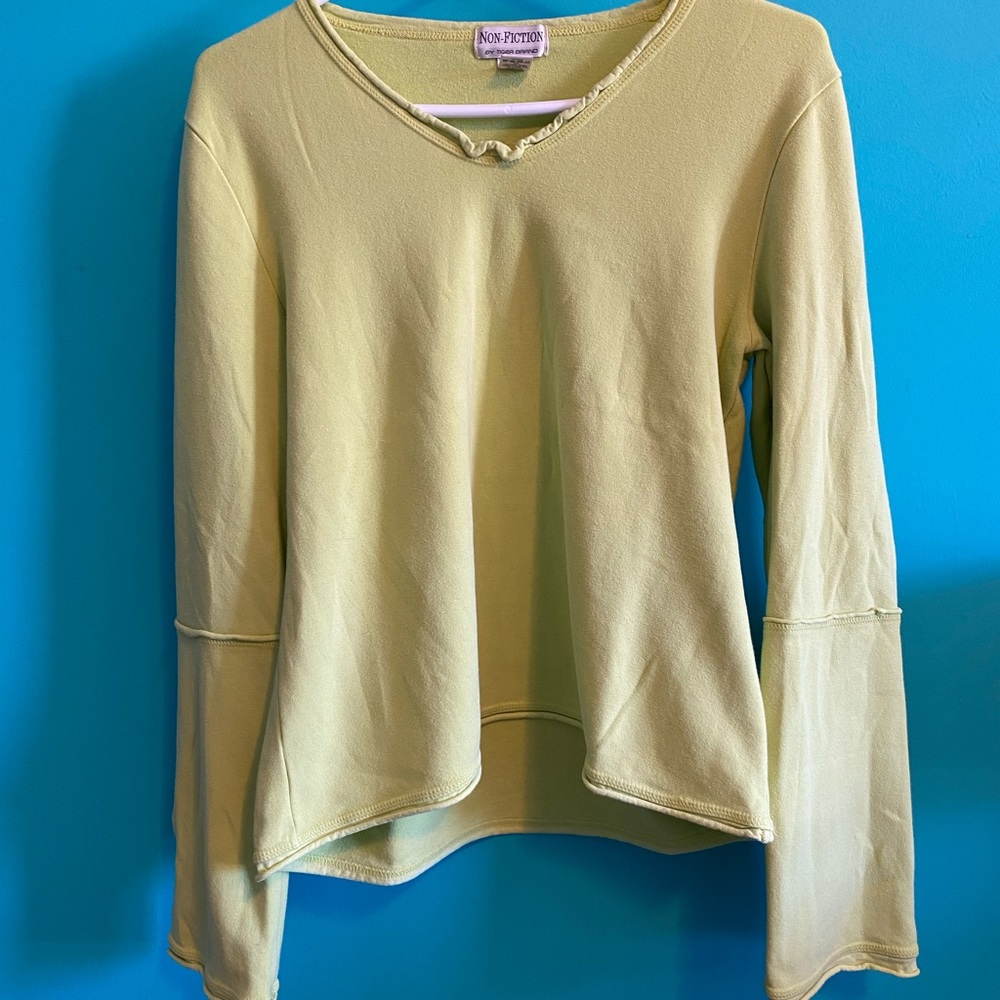 Soft knit shirt with wide sleeves